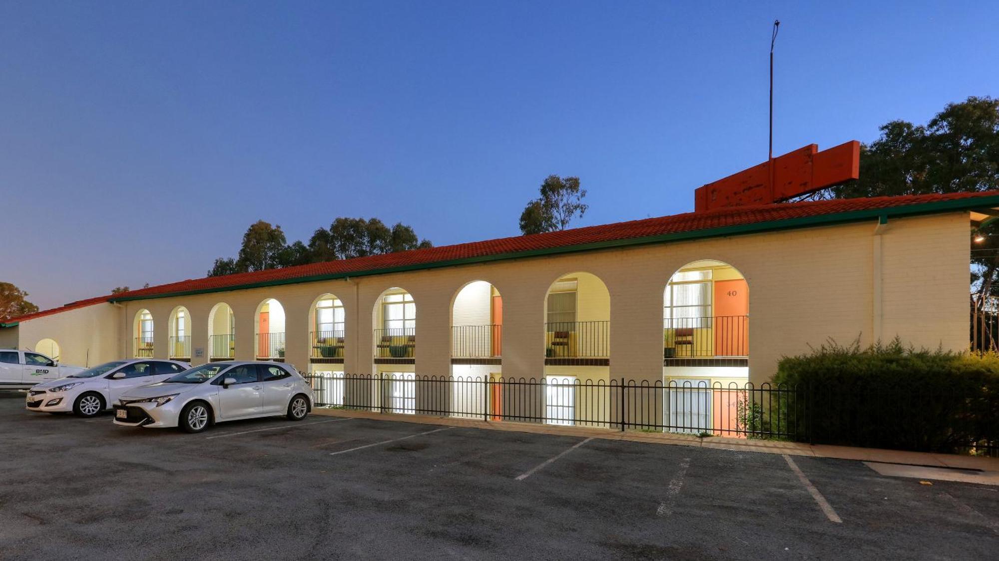 Bishops Lodge Narrandera Esterno foto