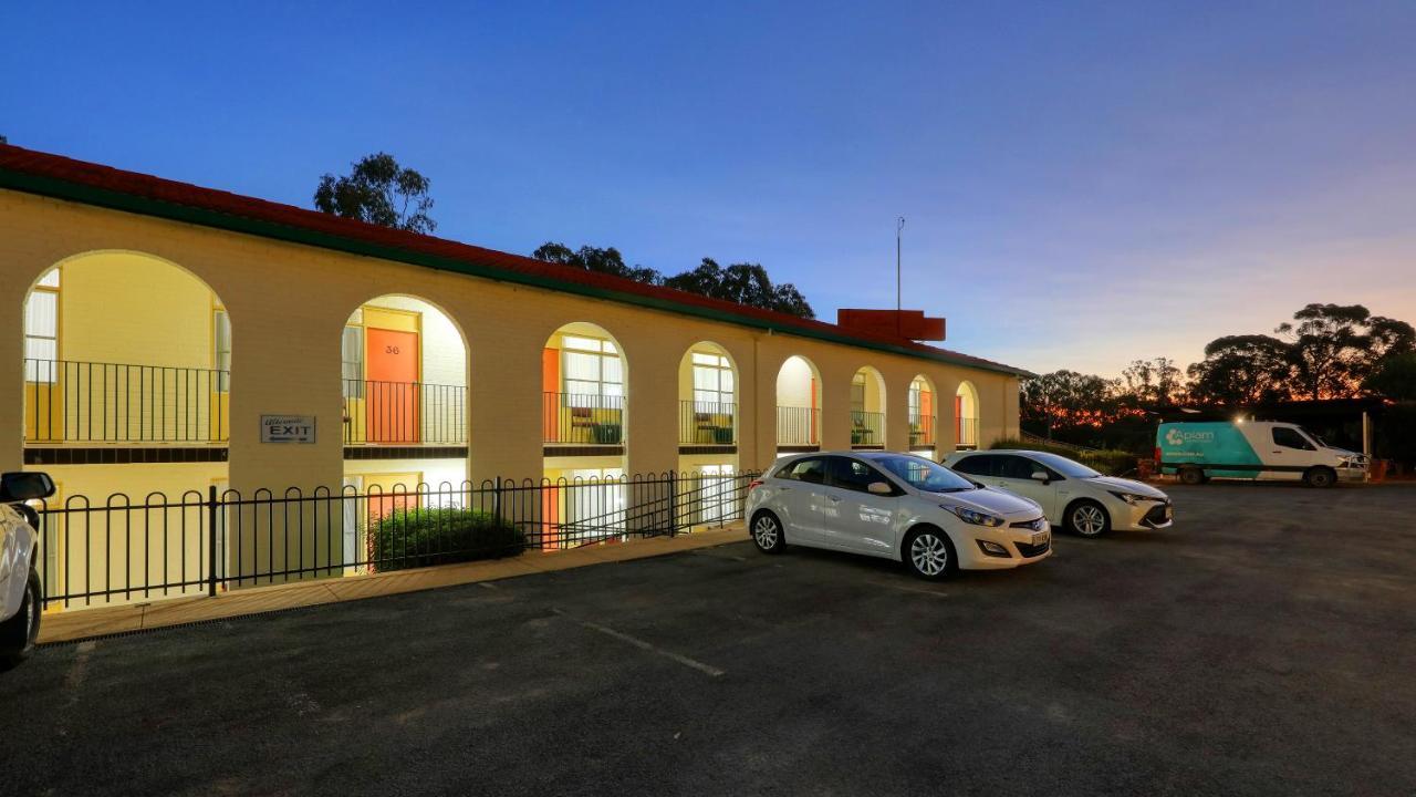 Bishops Lodge Narrandera Esterno foto