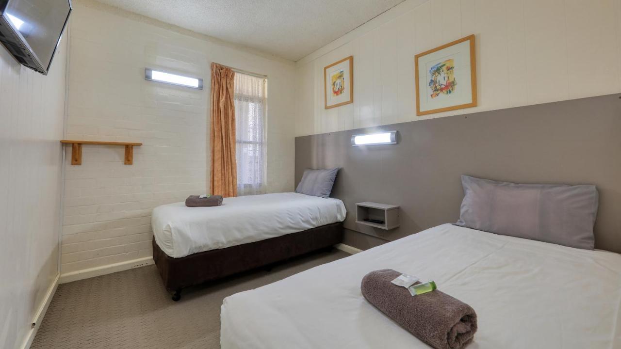 Bishops Lodge Narrandera Esterno foto