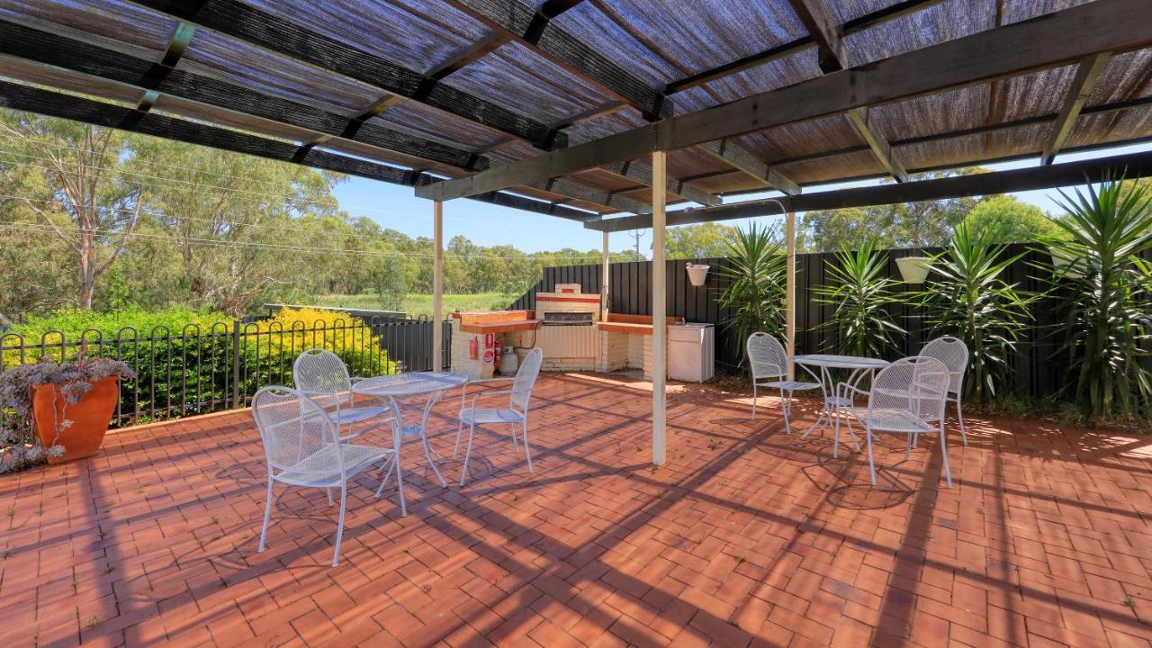 Bishops Lodge Narrandera Esterno foto