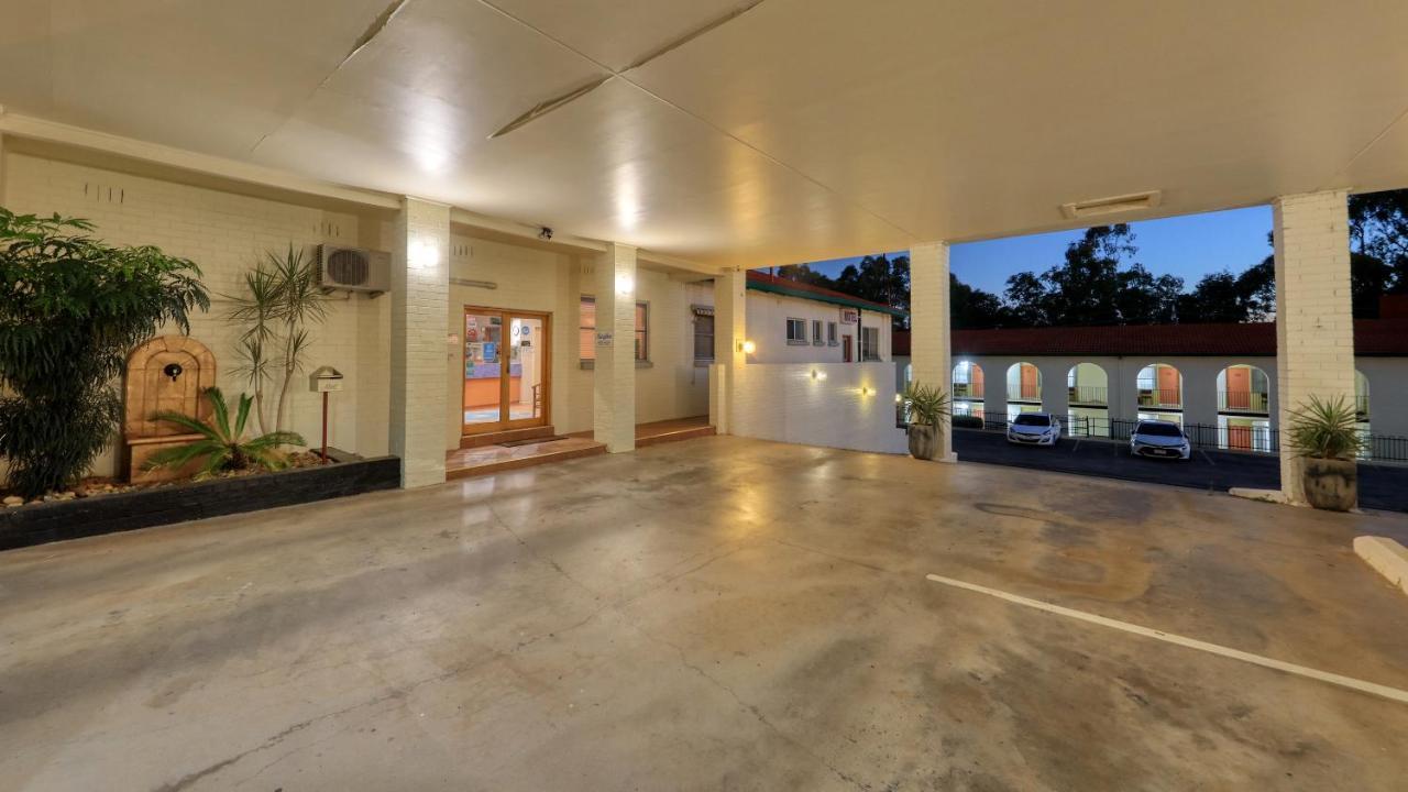 Bishops Lodge Narrandera Esterno foto
