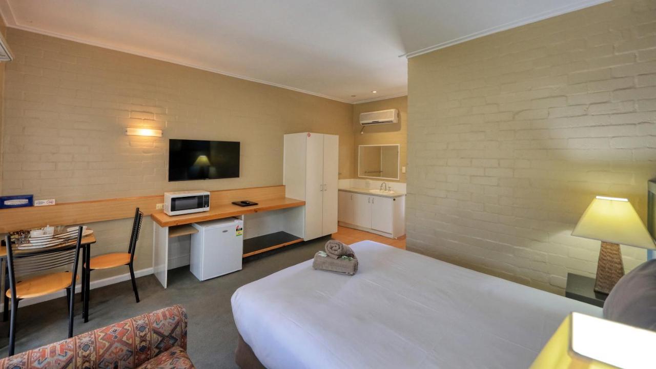 Bishops Lodge Narrandera Esterno foto
